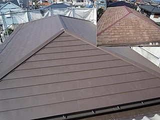 既存のスレート屋根の上から葺く工法　